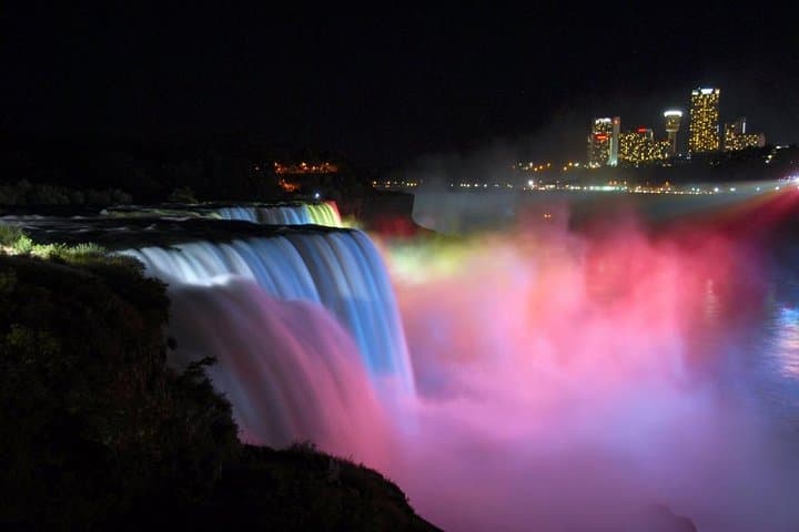 Self-Guided Scavenger Hunt Along Niagara Falls - Let's Roam