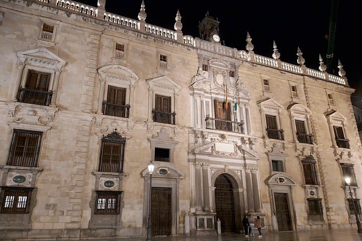 Granada Night Legends Tour: Albaicín Ghost Walk in Spanish photo 4