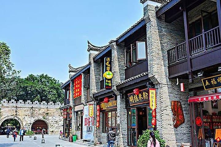 Guilin Walking Tour: Elephant Trunk Hill, Four Lakes & Diecai Hill