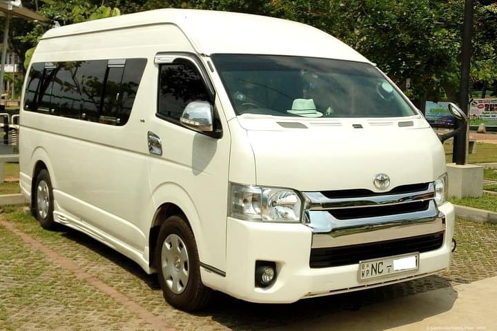Private Colombo to Kandy Transfer — Comfortable 4-Hour Drive with English-Speaking Driver