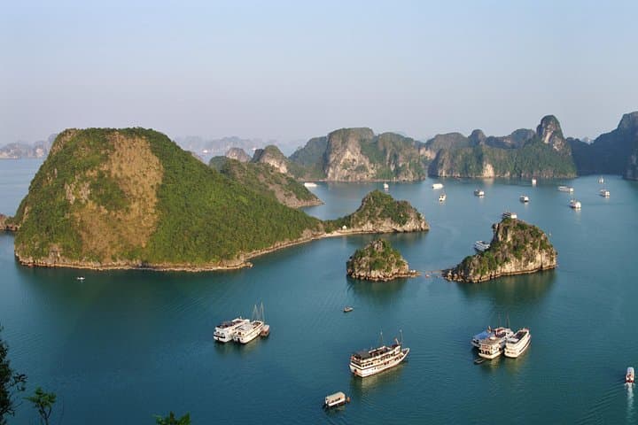 Halong Bay Luxury Day Trip: Sung Sot Cave, Titop Island & Kayaking photo 3
