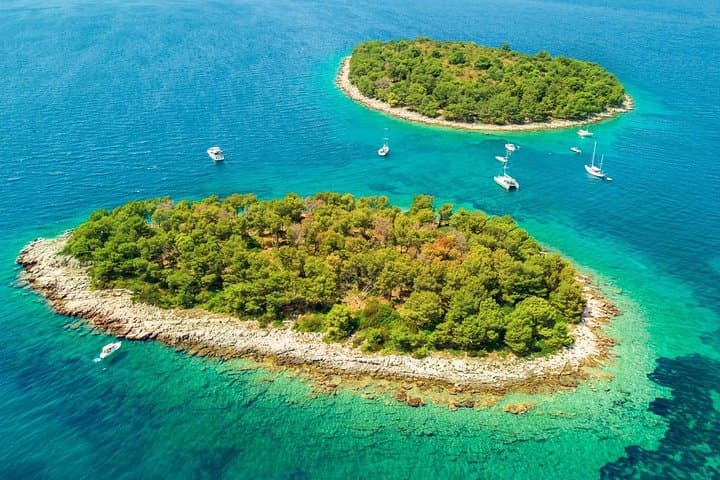 Private Speedboat 3-Island Tour: Blue Lagoon, Šolta & Drvenik from Split photo 2