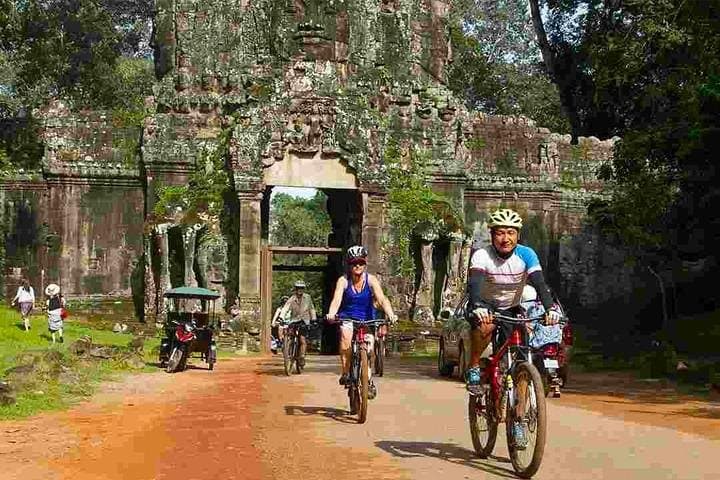 Cycling Angkor Wat & Bayon: Smiling Temple Bike Tour in Siem Reap photo 3