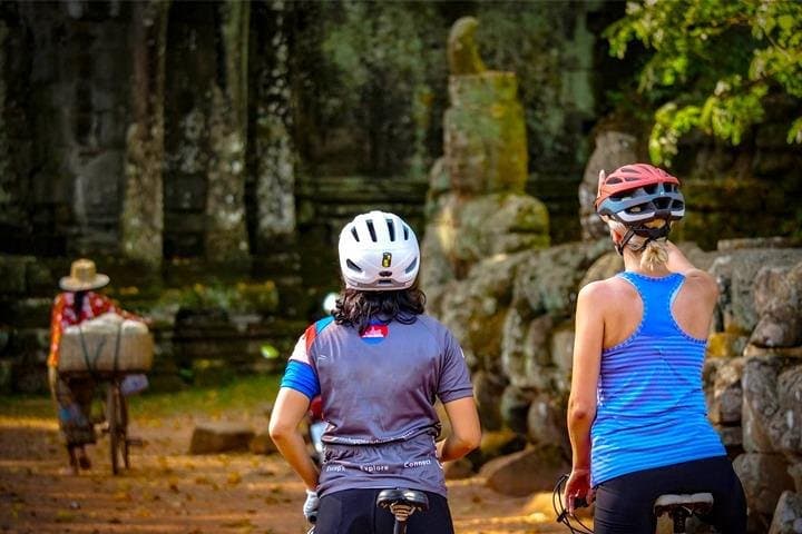 Cycling Angkor Wat & Bayon: Smiling Temple Bike Tour in Siem Reap photo 4