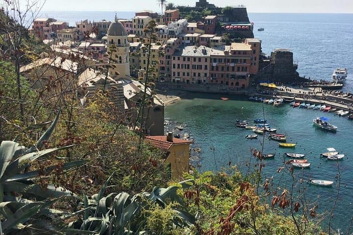 Cinque Terre Private Tour: Manarola, Vernazza & Monterosso by Boat photo 2