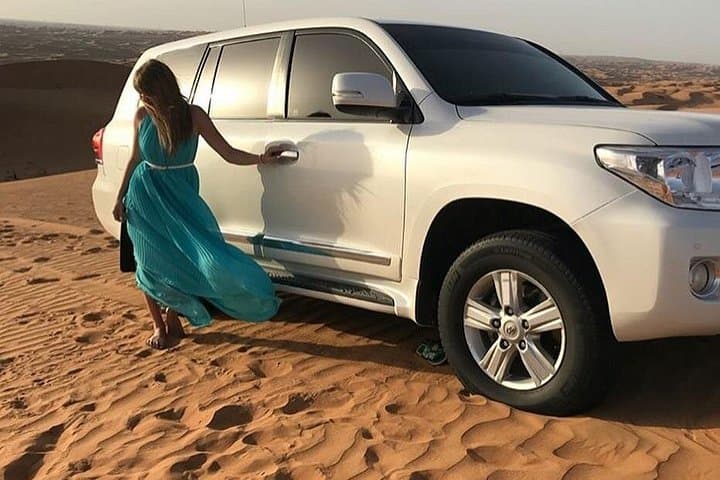 Private Red Dune Desert Safari & Bab Al Shams Dinner — Dubai Evening 4x4 Adventure photo 2