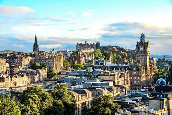 Edinburgh Scavenger Hunt: Lets Roam Through Old Town Secrets photo 3