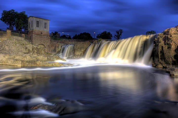Rock and Roll Through Sioux Falls: Self-Guided Scavenger Hunt in Downtown photo 2