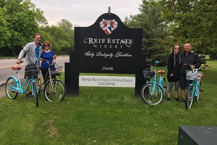 Niagara-on-the-Lake Vine and Dine Bike Tour — 3-Winery Ride with Picnic Lunch photo 2