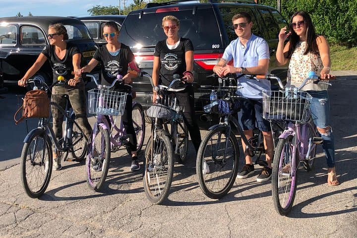 Niagara-on-the-Lake Vine and Dine Bike Tour — 3-Winery Ride with Picnic Lunch photo 3
