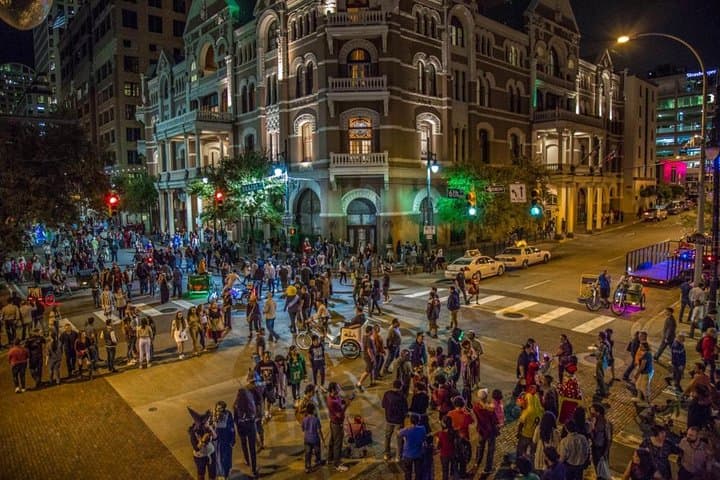 Rainey Street Bar Hunt: App-Led Scavenger Crawl Through Austin’s Bungalow Bars photo 2
