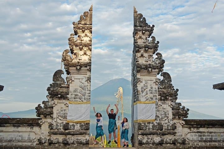 Heaven’s Gate to Water Palace: Lempuyang, Tirta Gangga & Tibumana Waterfall Day Tour photo 4