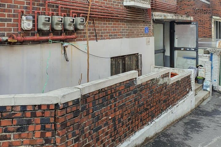 Seoul Parasite Filming Locations Half-Day Tour — Walk the City’s Class Divide photo 3