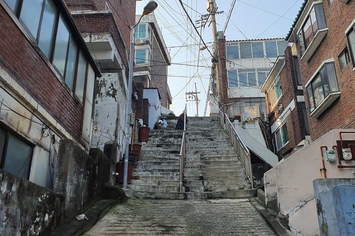 Seoul Parasite Filming Locations Half-Day Tour — Walk the City’s Class Divide photo 4