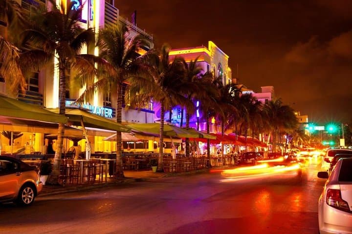 Miami Beach Bar Hunt: Let’s Roam App-Led South Beach Bar Crawl photo 2