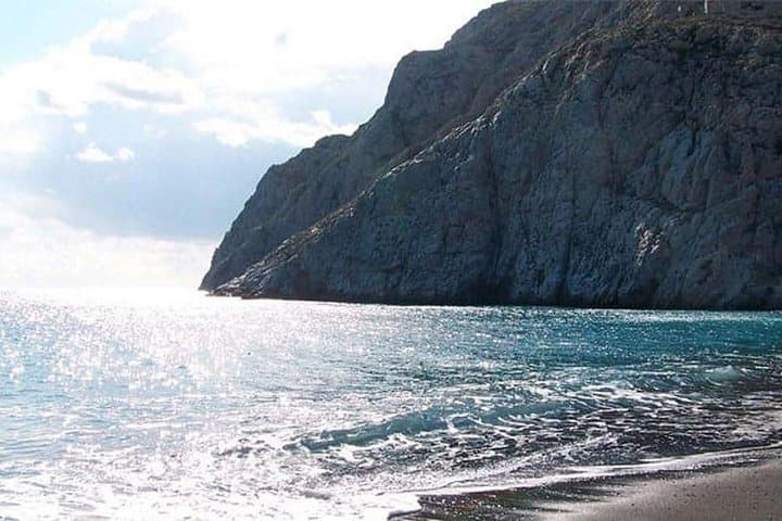 Santorini Easy Private Family Tour: Kamari Beach, Underground Wine Museum & Seaside Lunch photo 4