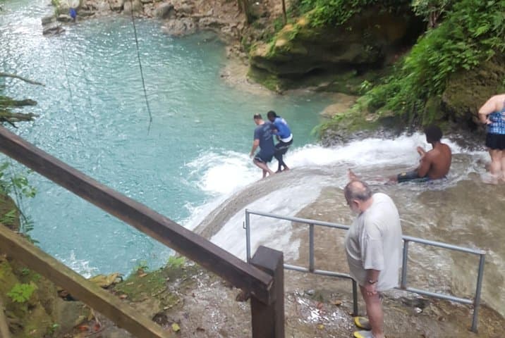 Blue Hole & Dunn's River: Hike, Cliff Jump and Tarzan Swing from Ocho Rios