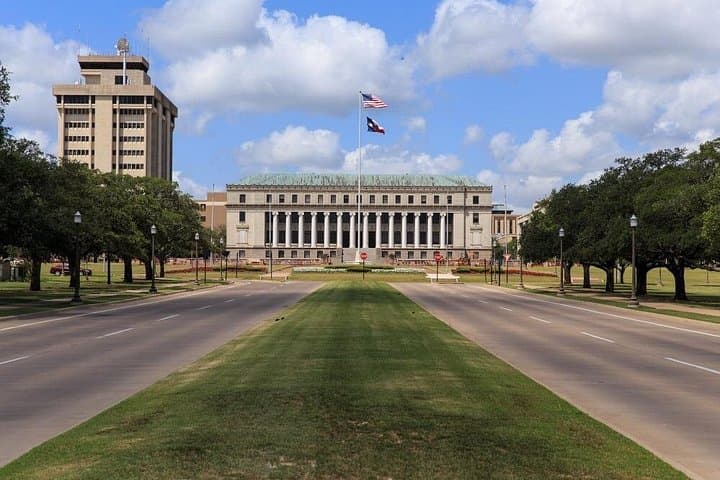 College Station Scavenger Hunt: Playin’ with the Aggies — App-Led Campus Walk