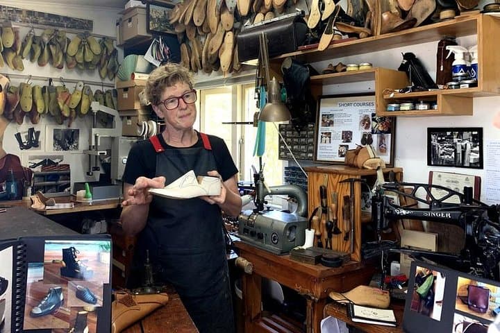 Waiheke Island Private Art Walk — Oneroa Galleries, Studios & Sculpture Park photo 5