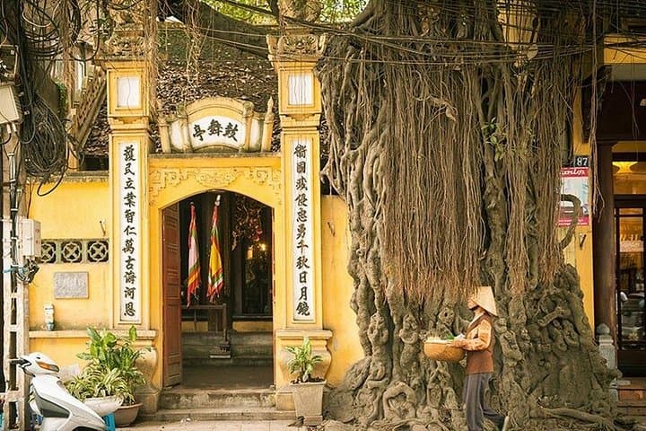 Hanoi City Deluxe: Full-Day Cultural & Temple Tour photo 3