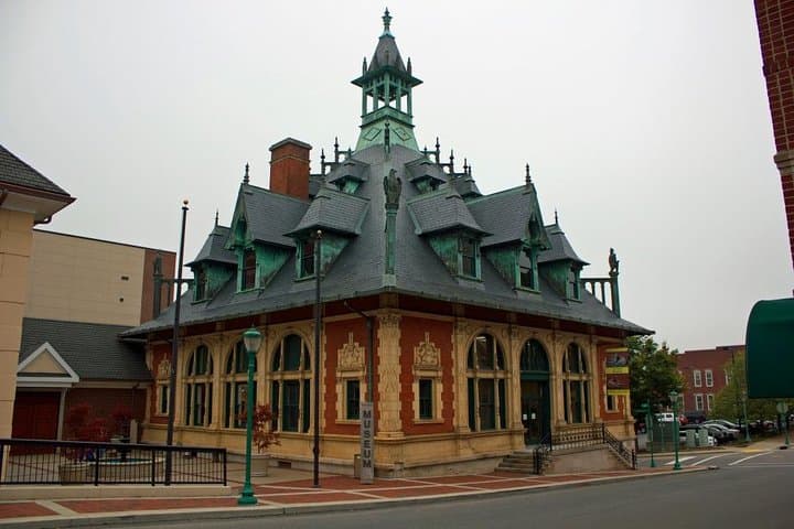 Epic Clarksville Scavenger Hunt: Downtown Photo Adventure & History Tour photo 1