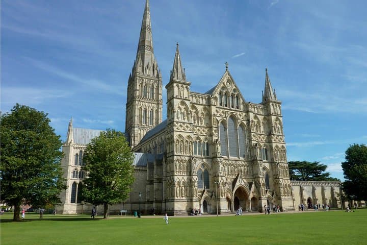 Stonehenge, Salisbury & Windsor Castle Day Trip from London