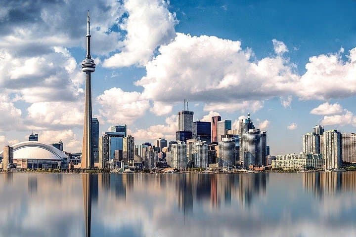 Toronto to Niagara Falls: 2-Day City & Falls Highlights Tour