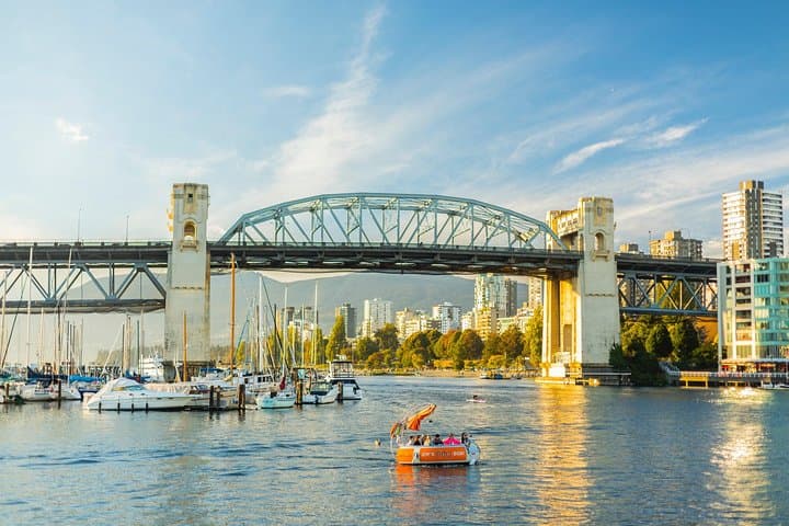 Efficient 5-Hour Private Vancouver Highlights Tour (Capilano & Stanley Park)