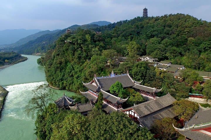 Qingcheng Mountain & Dujiangyan Day Trip: Taoist Temples and Ancient Waterworks