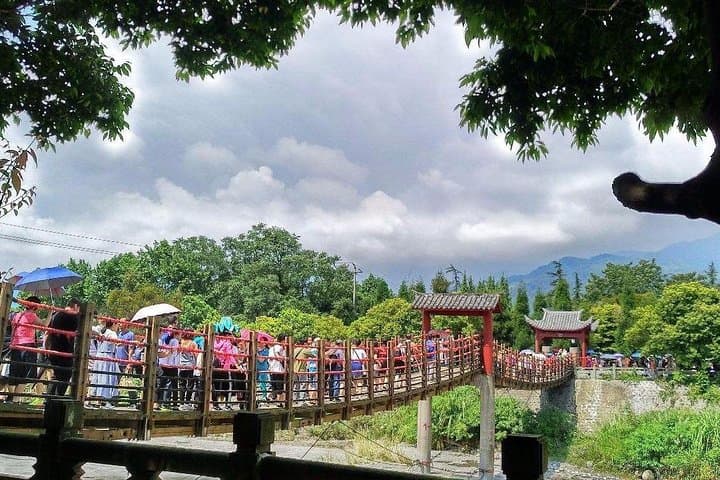 Qingcheng Mountain & Dujiangyan Day Trip: Taoist Temples and Ancient Waterworks photo 3