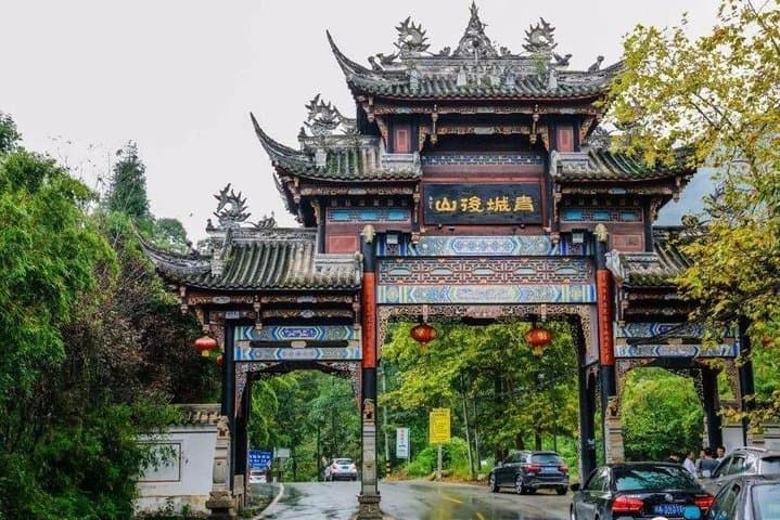 Qingcheng Mountain & Dujiangyan Day Trip: Taoist Temples and Ancient Waterworks photo 6