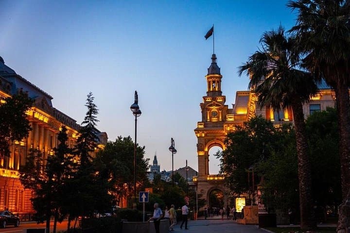 Baku Night Tour: Private 4-Hour Old City, Haydar Aliyev & Highland Views