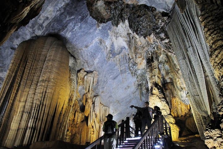 Explore Phong Nha: Paradise and Dark Cave One-Day Kayak & Cave Hike photo 5