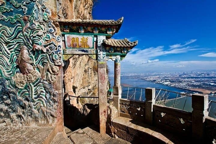 Kunming West Hill & Dragon Gate Day Tour: Dragon Gate, Bamboo Temple and Dianchi Lake Views