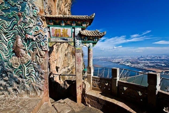 Kunming Two-Day Highlights: Stone Forest, Dounan Flower Market & Western Hill Dragon Gate photo 3