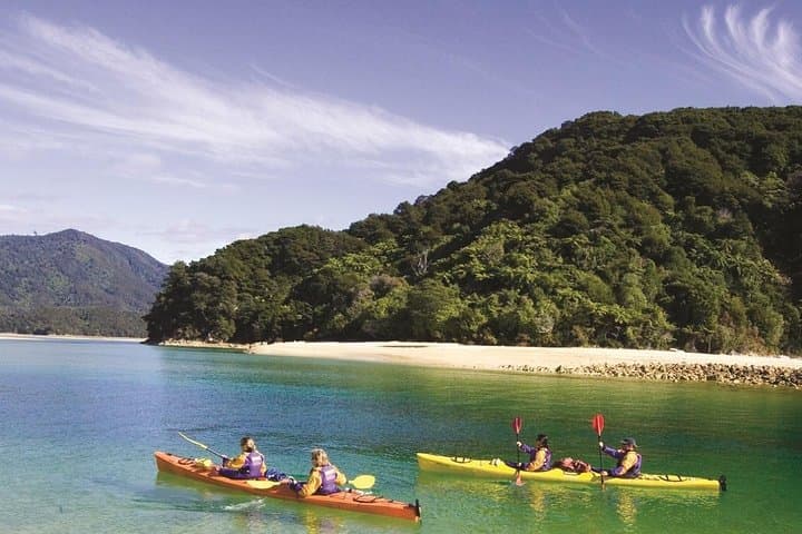 Split Apple Rock Kayak Tour from Kaiteriteri: Guided Paddle to Granite Headlands photo 2