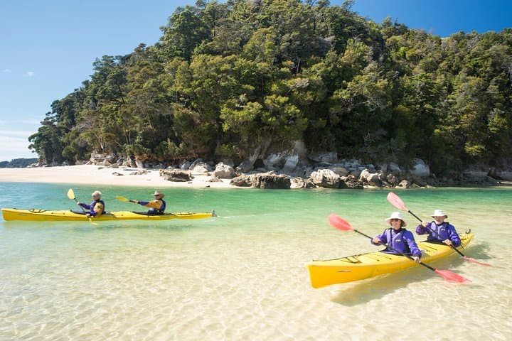 Split Apple Rock Kayak Tour from Kaiteriteri: Guided Paddle to Granite Headlands photo 3