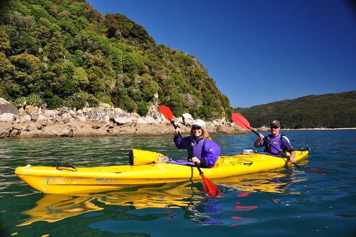 Split Apple Rock Kayak Tour from Kaiteriteri: Guided Paddle to Granite Headlands photo 4