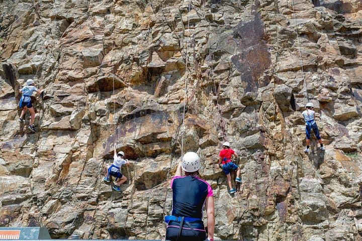 Kangaroo Point Cliffs Rock Climbing: 20m Urban Crag with City and River Views