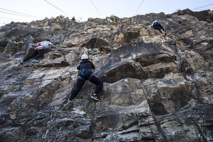 Kangaroo Point Cliffs Rock Climbing: 20m Urban Crag with City and River Views photo 5