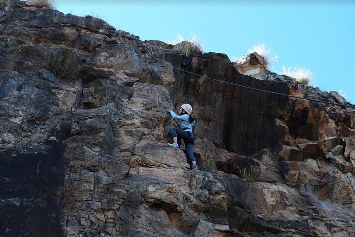 Kangaroo Point Cliffs Rock Climbing: 20m Urban Crag with City and River Views photo 6