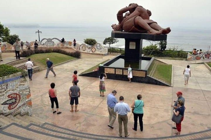 Modern and Colonial Lima City Tour with Headphones and Pisco Tasting photo 2