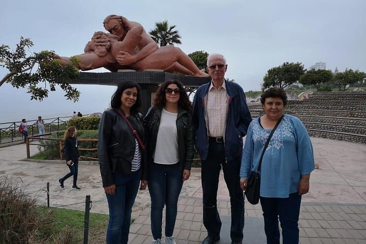 Modern and Colonial Lima City Tour with Headphones and Pisco Tasting photo 3