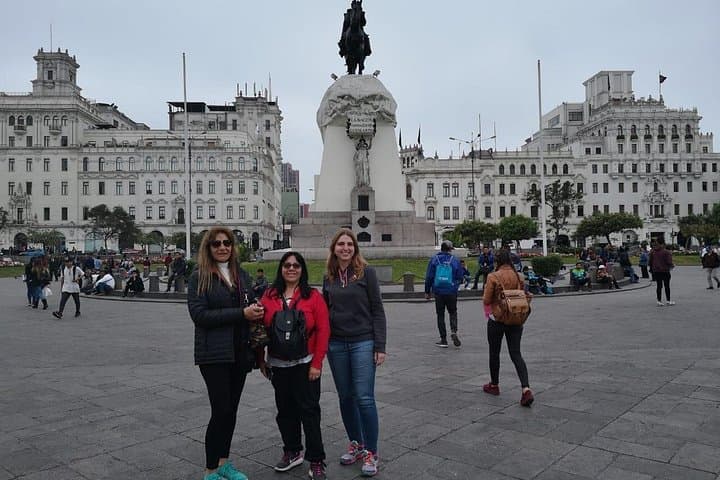 Modern and Colonial Lima City Tour with Headphones and Pisco Tasting photo 4