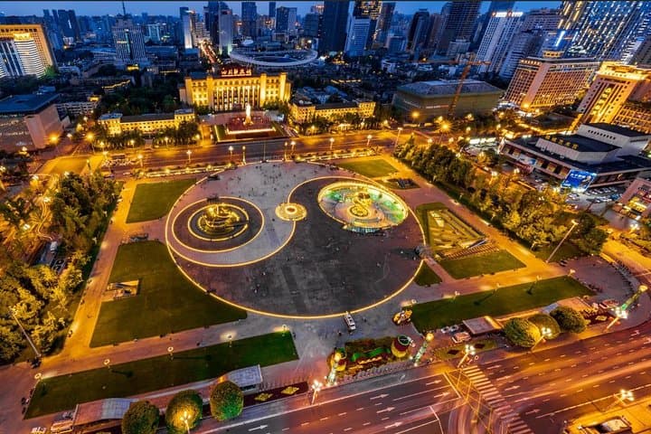 Chengdu After Dark: Illuminated Night Tour of Taikoo Li, Tianfu Square & Jiuyanqiao photo 4