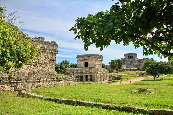 Private Early-Start Tour of Tulum Maya Ruins & Gran Cenote photo 2