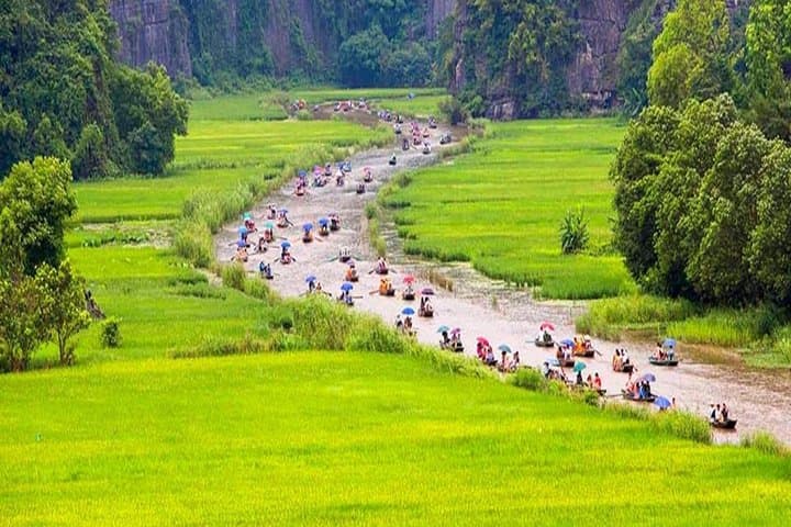 Hoa Lu, Tam Coc & Mua Cave Day Tour from Hanoi — Boat Ride, Cycling & Climb in Ninh Binh photo 4