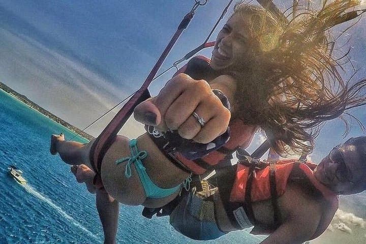 Parasailing in Palm Beach Aruba — 700-Foot 'Legally High' Flight photo 3