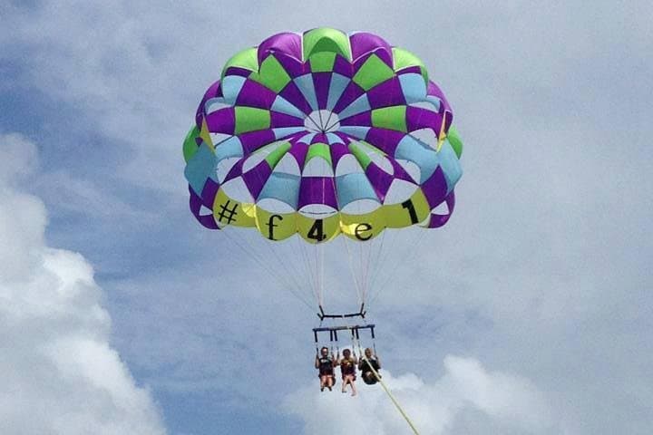 Parasailing in Palm Beach Aruba — 700-Foot 'Legally High' Flight photo 2