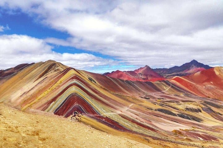 Hiking Peru's Rainbow Mountain (Vinicunca): High-Altitude Day Trek from Cusco
